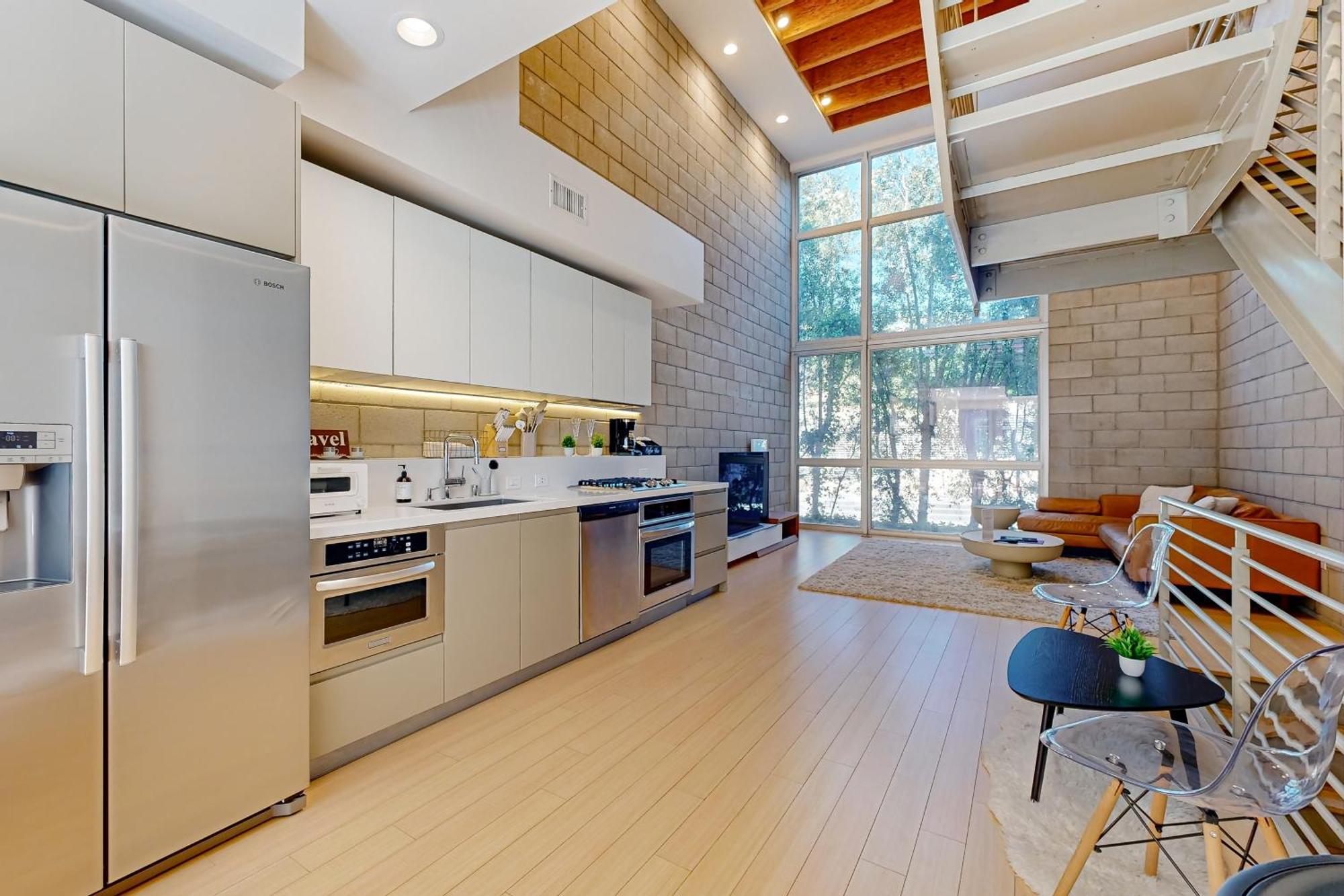 Modern Loft-style Townhouse In Angeles * Los Ángeles