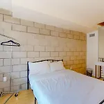 Modern Loft-Style Townhouse In Los Angeles